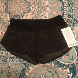 BNWT Lululemon camo speed shorts